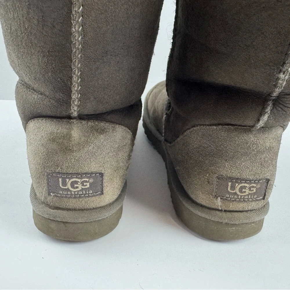 UGG Classic Short ll boots in gray size 8
